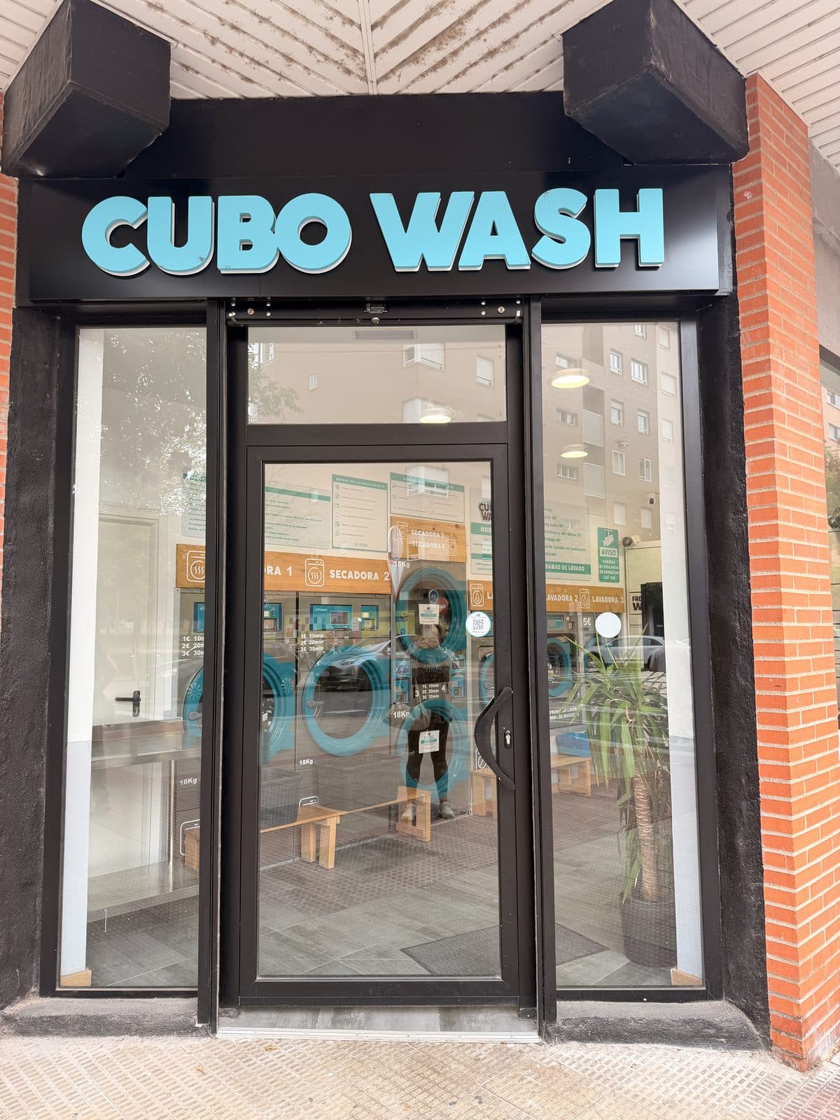 Cubo Wash El Cubo self-service laundromat in Logroño — photo 6